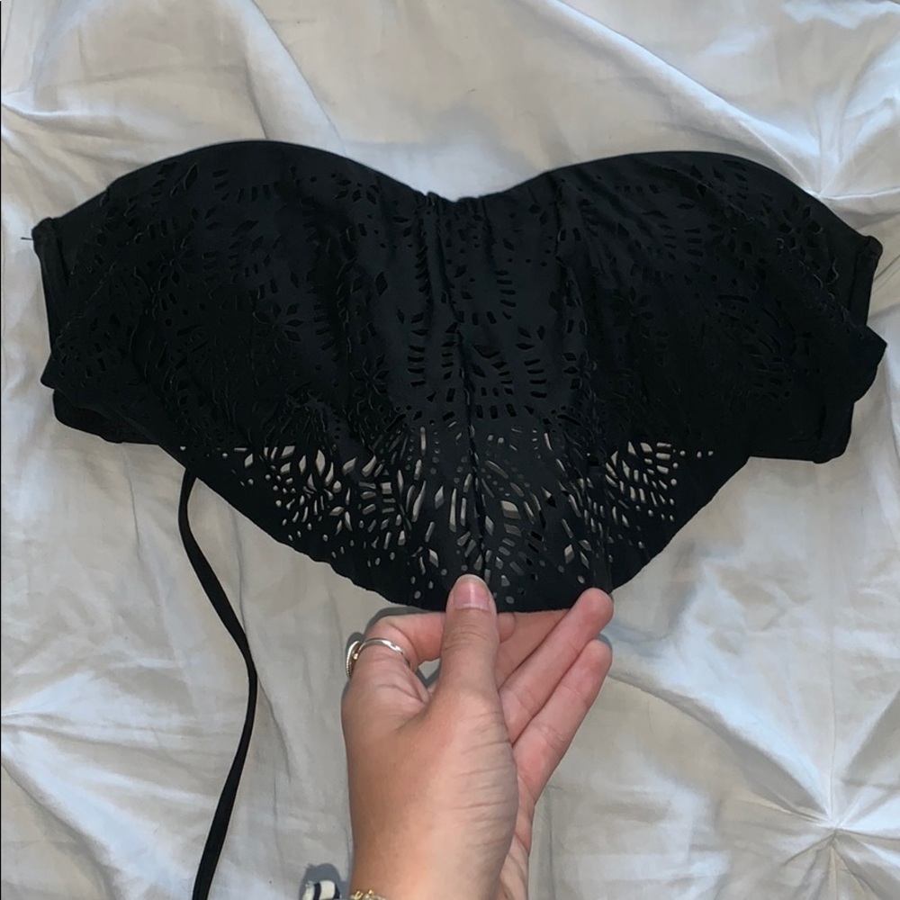 Black strapless bikini top